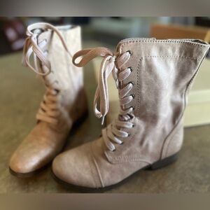 Mission Khalea style boot. Taupe. Size 8.5